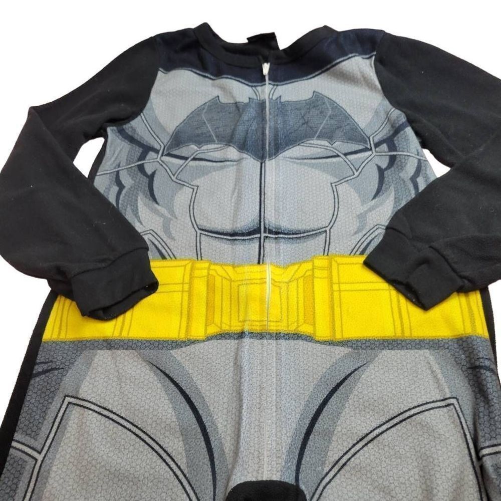 Batman pajama onsie L10/12 - Picture 3 of 4